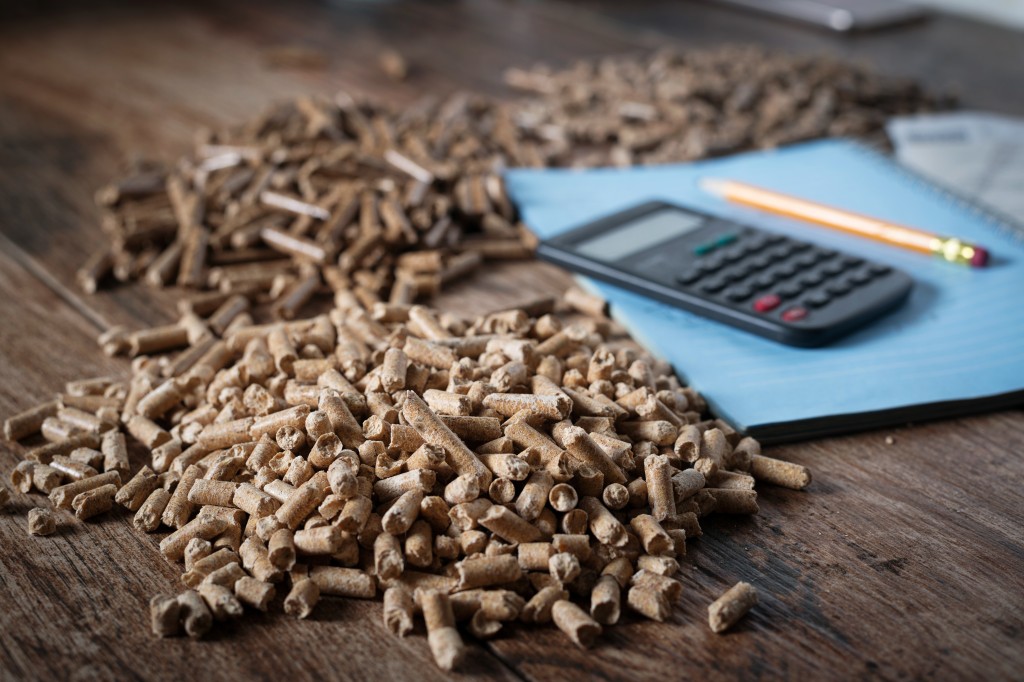 Nicht-holzartige Pellets mit nachweislich hoher Qualität | TÜV Rheinland